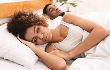 woman cannot withstand man's snoring in bed